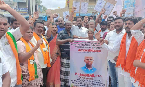 ராயக்கோட்டையில்  போலீசாரை கண்டித்து பாரதிய ஜனதா ஆர்ப்பாட்டம்