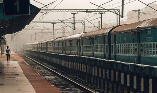 தீபாவளி ரெயில் டிக்கெட் முன்பதிவு திருப்பூர் வடமாநில தொழிலாளர்கள் ஆர்வம்