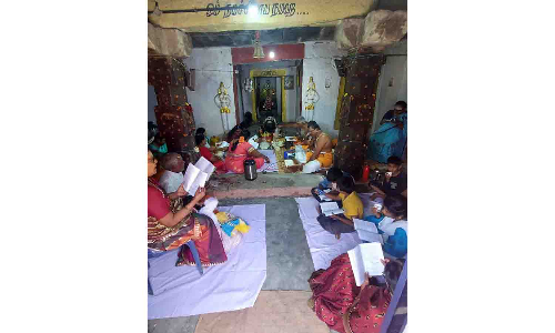 பல நூற்றாண்டு பழமை  வாய்ந்த சிவன் கோயிலில் திருவாசகம் நிகழ்ச்சி