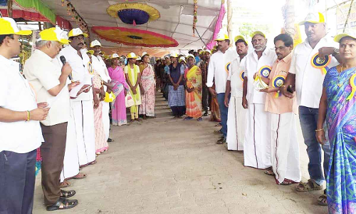 மஞ்சள் பை வழங்கி விழிப்புணர்வு