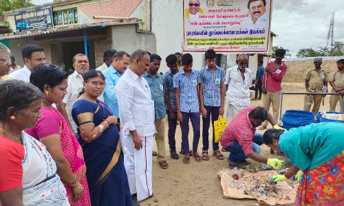 கொரகுறுக்கி கிராமத்தில்  புதிய தார்சாலை அமைக்க பூமி பூஜை   ஒசூர் எம்.எல்.ஏ. தலைமையில் நடந்தது