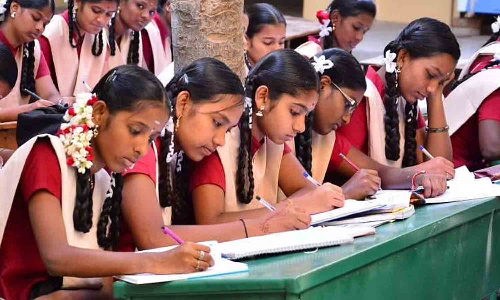 நீட் தேர்வு: அரசு பள்ளி மாணவர்களுக்கு சிறப்பு பயிற்சி