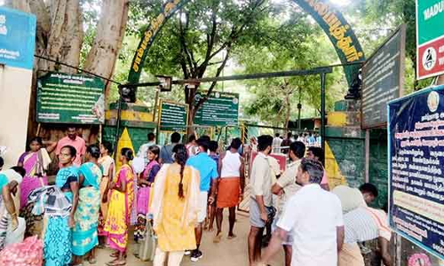 சதுரகிரி சுந்தரமகாலிங்கம் கோவிலில் பக்தர்கள் வழிபாடு