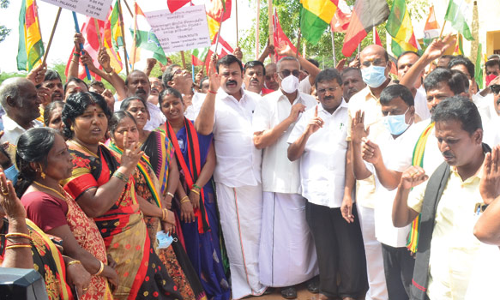 சிங்காநல்லூர் ரெயில் நிலையத்தை முற்றுகையிட்டு  போராட்டம்