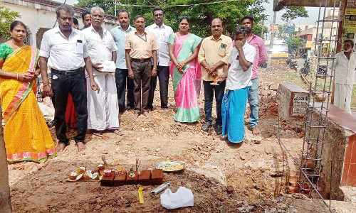 அரசு பள்ளி சுற்றுச்சுவர் கட்டும் பணிக்கு அடிக்கல் நாட்டு் விழா