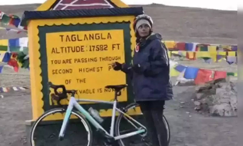 லே முதல் மணாலி வரை 55 மணி நேரம் சைக்கிள் ஓட்டி சாதனை படைத்த பெண்