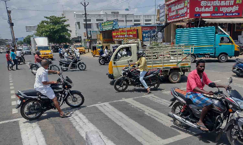 போக்குவரத்து நெரிசலை தீர்க்க - திருப்பூர் டி.கே.டி., பேருந்து நிறுத்தத்தை மாற்றி அமைக்க கோரிக்கை