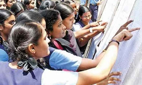 பிளஸ்-1 தேர்வு முடிவு: மாணவர்களை விட மாணவியர் 10.13 சதவீதம் அதிகம் தேர்ச்சி