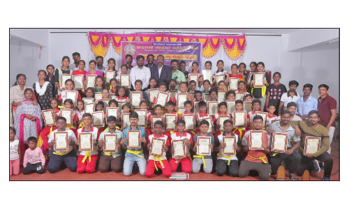 ஊத்தங்கரையில்   சிலம்பு பள்ளி மாணவர்களுக்கு சான்றிதழ் வழங்கல்