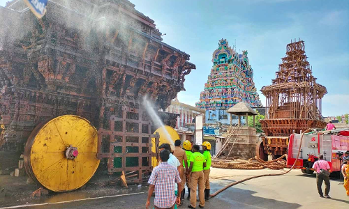 நெல்லையப்பர் கோவில்  தேரோட்ட ஏற்பாடுகள் தீவிரம்- மாற்றுப்பாதையில் வாகனங்கள் இயக்கம்