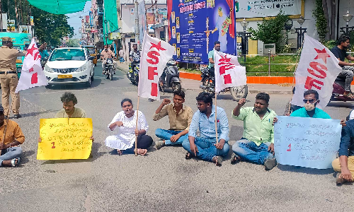 மாணவர் சங்கம் போராட்டம்