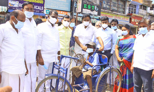 நெல்லை மாநகராட்சி சார்பில் பொதுமக்களுக்கு முககவசம் வினியோகம்