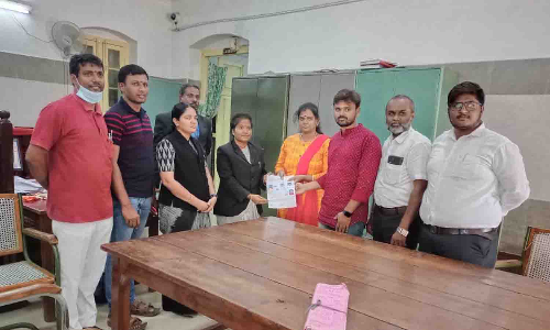 மக்கள் நீதிமன்றம் மூலம் பிரிந்து வாழ்ந்த தம்பதியினர் இணைந்தனர்