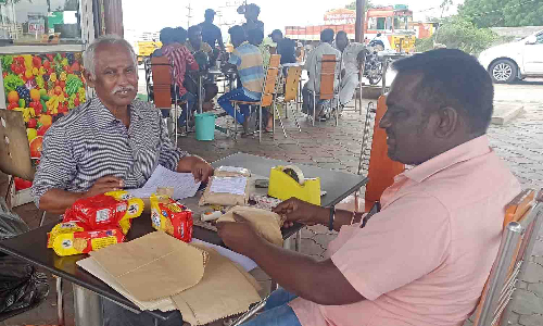 பல்லடம் கடைகளில் உணவு பாதுகாப்புத்துறை அதிகாரிகள்  சோதனை