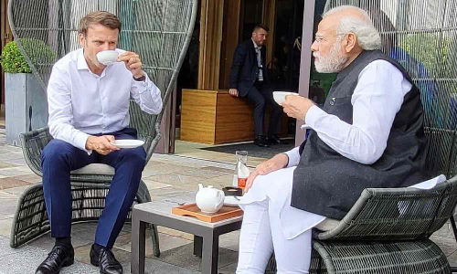 ஜி-7 மாநாட்டில் பங்கேற்ற தலைவர்களுடன், பிரதமர் மோடி பேச்சுவார்த்தை