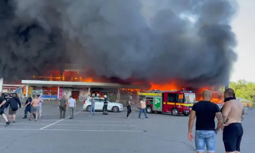 உக்ரைன் நாட்டில் வணிக வளாகம் மீது ரஷியா ஏவுகணை தாக்குதல்- 16 பேர் உயிரிழப்பு, 59க்கும் மேற்பட்டோர் காயம்