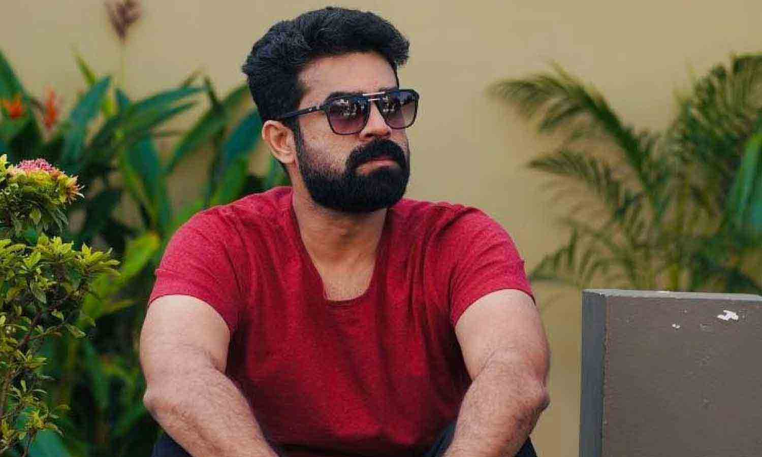 காலில் வேண்டுமானாலும் விழுகிறேன்.. கற்பழிப்பு வழக்கை வாபஸ் பெறக்கோரி கெஞ்சிய பிரபல நடிகர் காலில் வேண்டுமானாலும் விழுகிறேன்.. கற்பழிப்பு வழக்கை வாபஸ் பெறக்கோரி கெஞ்சிய பிரபல நடிகர்