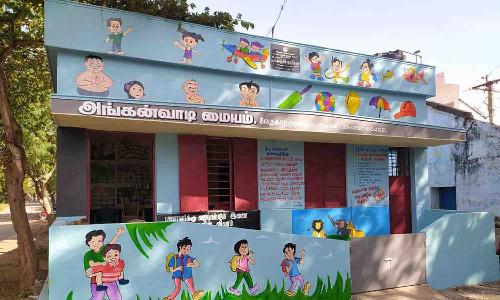 பல்லடம் அண்ணாநகரில் ஒரே கட்டிடத்தில் 2 அங்கன்வாடி மையங்கள் செயல்படுவதால் பொதுமக்கள் அதிருப்தி