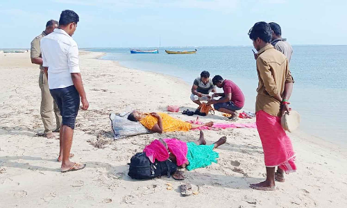 மணல் பரப்பில் மயங்கி கிடந்த தம்பதிக்கு மதுரை அரசு ஆஸ்பத்திரியில் தீவிர சிகிச்சை