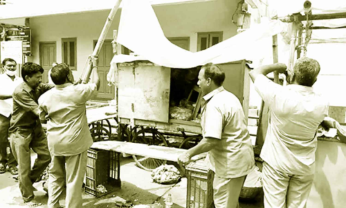 காஞ்சிபுரம் காமாட்சி அம்மன் கோவில் அருகே ஆக்கிரமிப்பு கடைகள் அகற்றம்