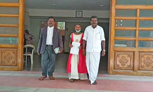 பட்டா, மின் வசதி கேட்டு கோர்ட்டில் மாணவி மனு