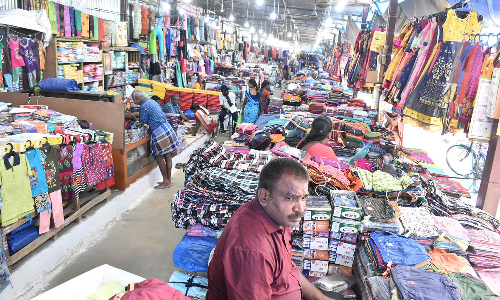 ஈரோடு ஜவுளி சந்தையில் வியாபாரம் மந்தம்