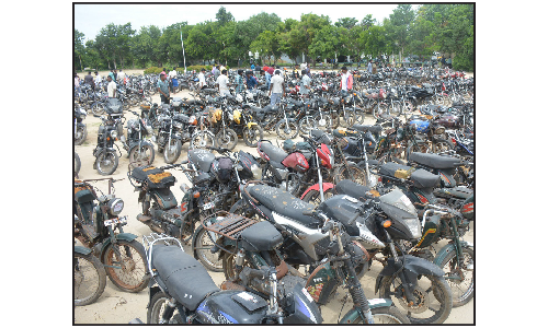 பறிமுதல் செய்த 353 வாகனங்கள்  ரூ.18.74 லட்சத்திற்கு ஏலம் போனது-  கிருஷ்ணகிரி எஸ்.பி. தகவல்