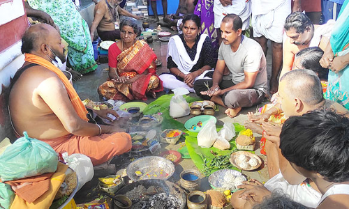 ராமேசுவரத்தில் திரண்ட ஆயிரக்கணக்கான பக்தர்கள்