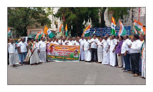 அக்னிபாத் திட்டத்தை கண்டித்து  தருமபுரி-கிருஷ்ணகிரியில்  காங்கிரஸ் கட்சியினர் ஆர்ப்பாட்டம்