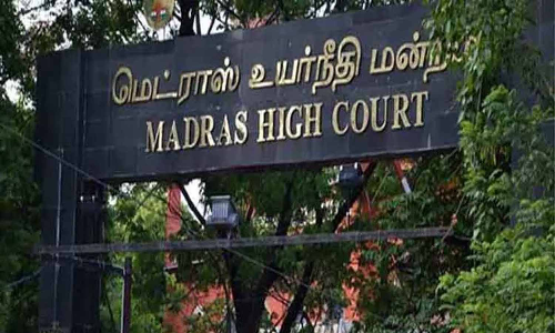 ஈபிஎஸ்க்கு எதிராக அதிமுக பொதுக்குழு உறுப்பினர் சண்முகம் நீதிமன்ற அவமதிப்பு வழக்கு