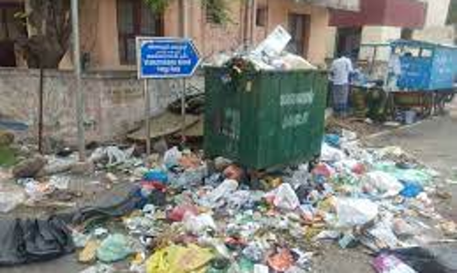கழிவுகளை வீதியில் கொட்டினால் கடும் நடவடிக்கை-மாநகராட்சி ஆணையர் எச்சரிக்கை