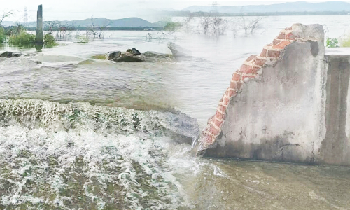 ஏரியின் உடைக்கப்பட்ட மதகுகளை போர்க்கால அடிப்படையில் சீர் செய்ய வேண்டும்