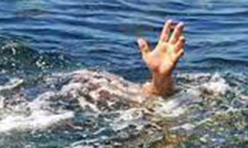 கிணற்றில் அழுகிய நிலையில் மிதந்த வாலிபர் பிணம்