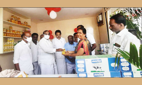 கீழ்பென்னாத்தூர் பஸ் நிலையத்தில் ஆவின் பாலகம்