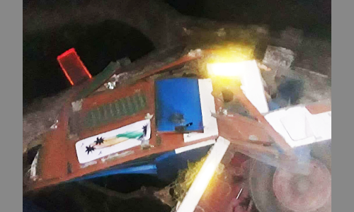 மரத்தில் லாரி மோதி டிரைவர் பலி