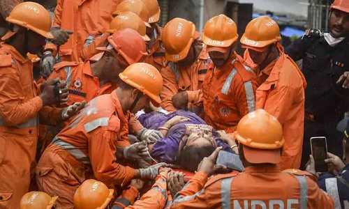 மும்பை கட்டிட விபத்து - பலி எண்ணிக்கை 14 ஆக அதிகரிப்பு