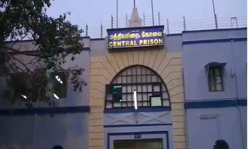 கோவை மத்திய ஜெயிலில் போலீசார் திடீர் சோதனை
