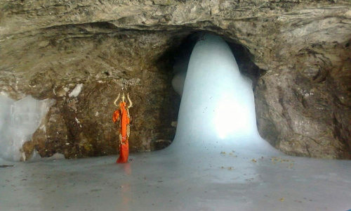 அமர்நாத் யாத்திரை குழுவை கொடியசைத்து தொடங்கி வைத்தார் காஷ்மீர் கவர்னர்