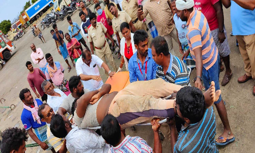 கன்னியாகுமரி அருகே படகு கம்பி குத்தி மீனவர் படுகாயம்