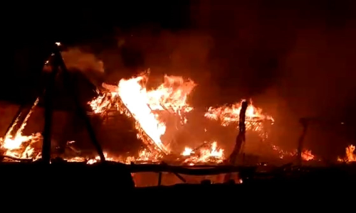 ஊத்தங்கரை அருகே  ஓட்டல் தீப்பிடித்து எரிந்து நாசம்