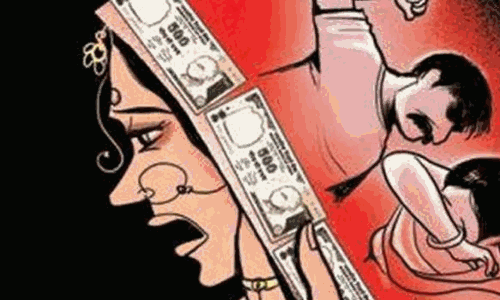 வரதட்சணை கேட்டு மனைவியை பெற்றோர் வீட்டில் விட்டு சென்ற வங்கி ஊழியர்