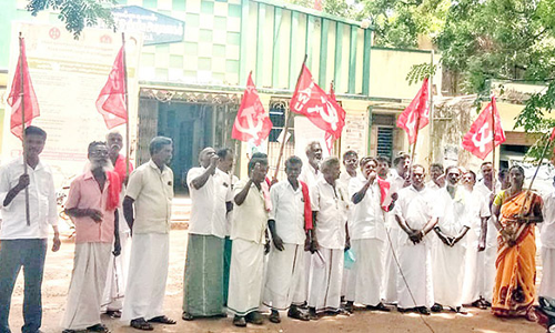 பல்வேறு கோரிக்கைகளை வலியுறுத்தி விவசாய தொழிலாளர்கள் சங்கத்தினர் ஆர்ப்பாட்டம்