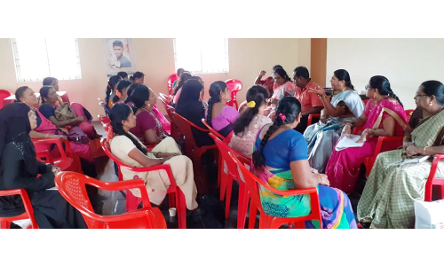 அரசு வழங்கிய செல்போன்களை அதிகாரிகளிடம் ஒப்படைக்க அங்கன்வாடி ஊழியர்கள் முடிவு