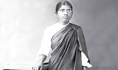 முதல் பெண் மருத்துவர்