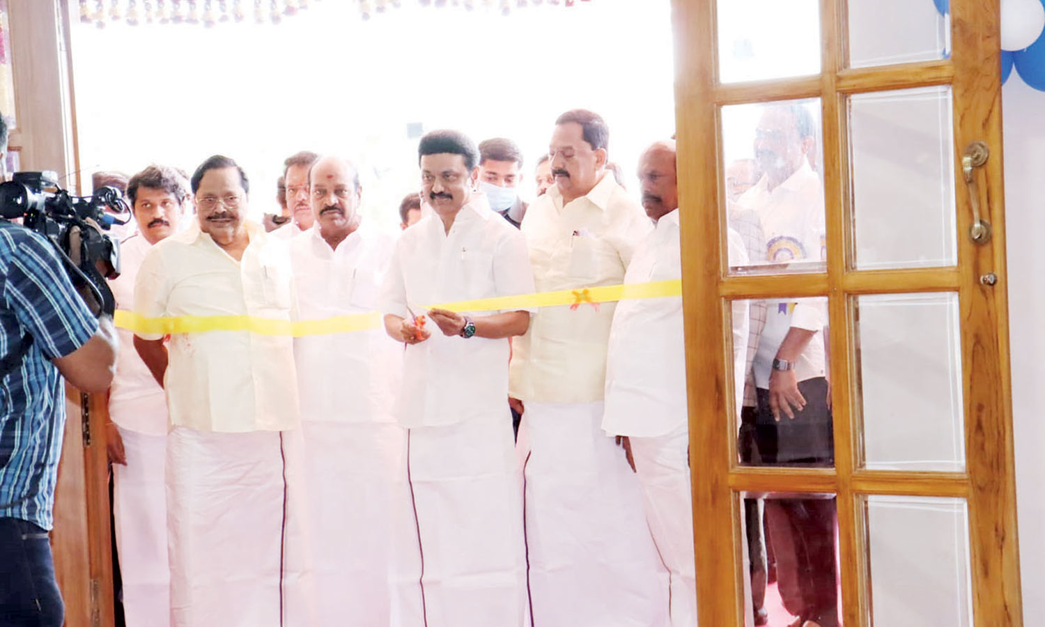 ராணிப்பேட்டையில் புதிய கலெக்டர் அலுவலகத்தை திறந்து வைத்தார் முதலமைச்சர் மு.க.ஸ்டாலின் ராணிப்பேட்டையில் புதிய கலெக்டர் அலுவலகத்தை திறந்து வைத்தார் முதலமைச்சர் மு.க.ஸ்டாலின்