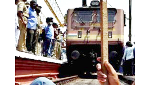 ரெயில் மறியல் போராட்டம் வாபஸ் - பேச்சுவார்த்தையில் தீர்வு