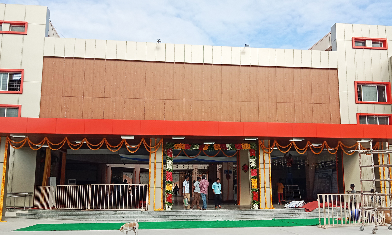வேலூர் புதிய பஸ் நிலையத்தில் இருந்து பஸ்கள் இயக்க தாமதமாகும் வேலூர் புதிய பஸ் நிலையத்தில் இருந்து பஸ்கள் இயக்க தாமதமாகும்