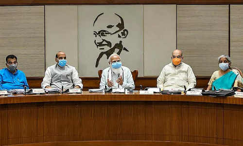 உள்நாட்டில் உற்பத்தி செய்யப்படும் கச்சா எண்ணெய் விற்பனை கட்டுப்பாடுகள் நீக்கம்- மத்திய அரசு முடிவு