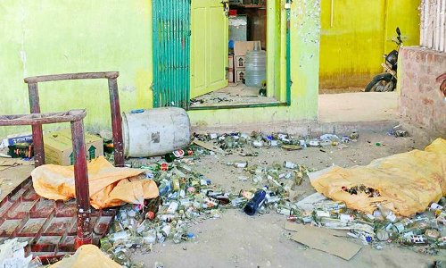 டாஸ்மாக் ஊழியர்களை தாக்கி கொள்ளையடித்த 4 பேர் கைது