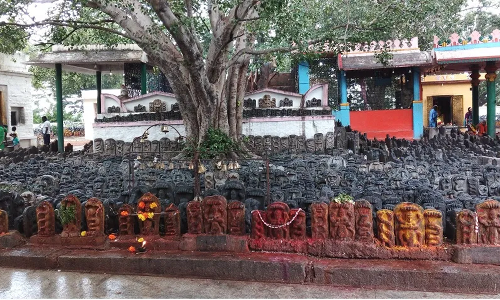 குழந்தை வரம் கிடைக்க நாகர் சிலை பிரதிஷ்டை செய்யும் கோவில்